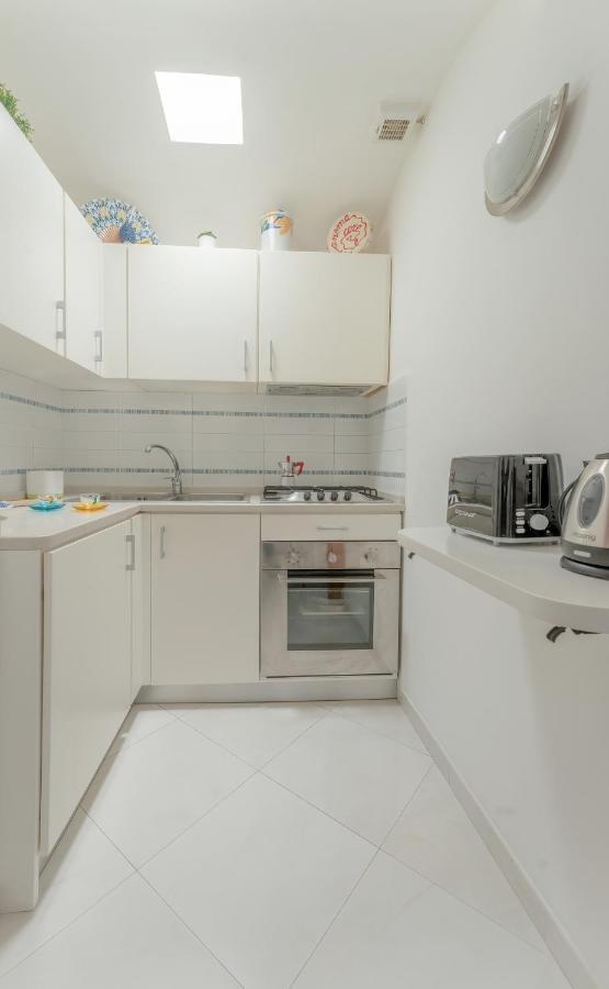Suite Posterus 5 Capri Luaran gambar