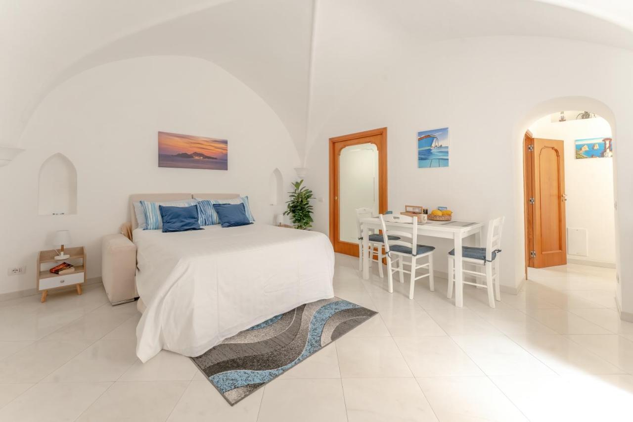 Suite Posterus 5 Capri Luaran gambar